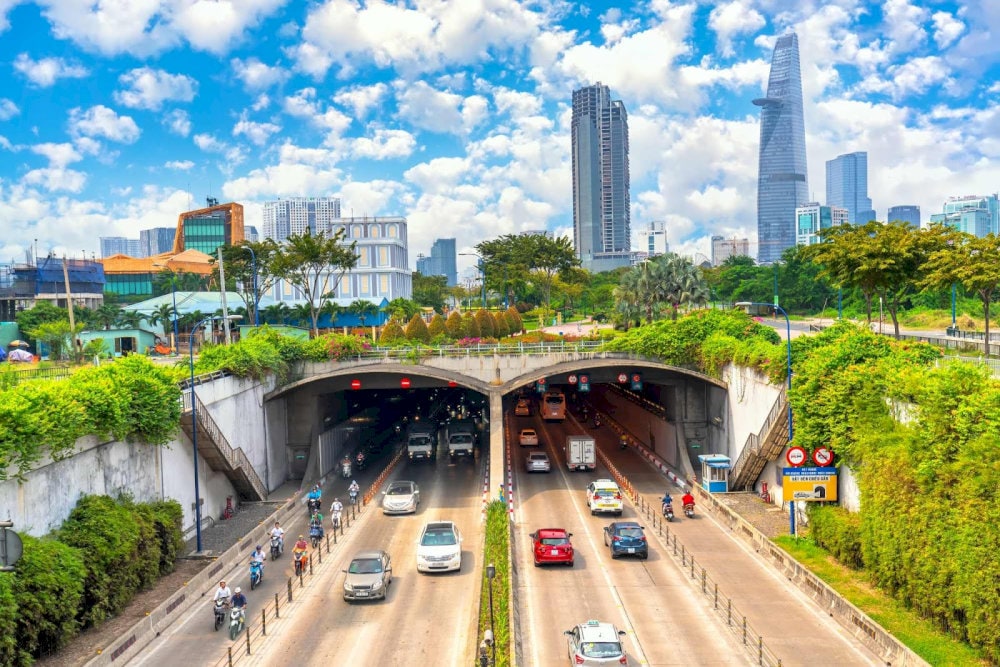 Visitors can easily travel from Thu Thiem Tunnel to Buu Long Pagoda